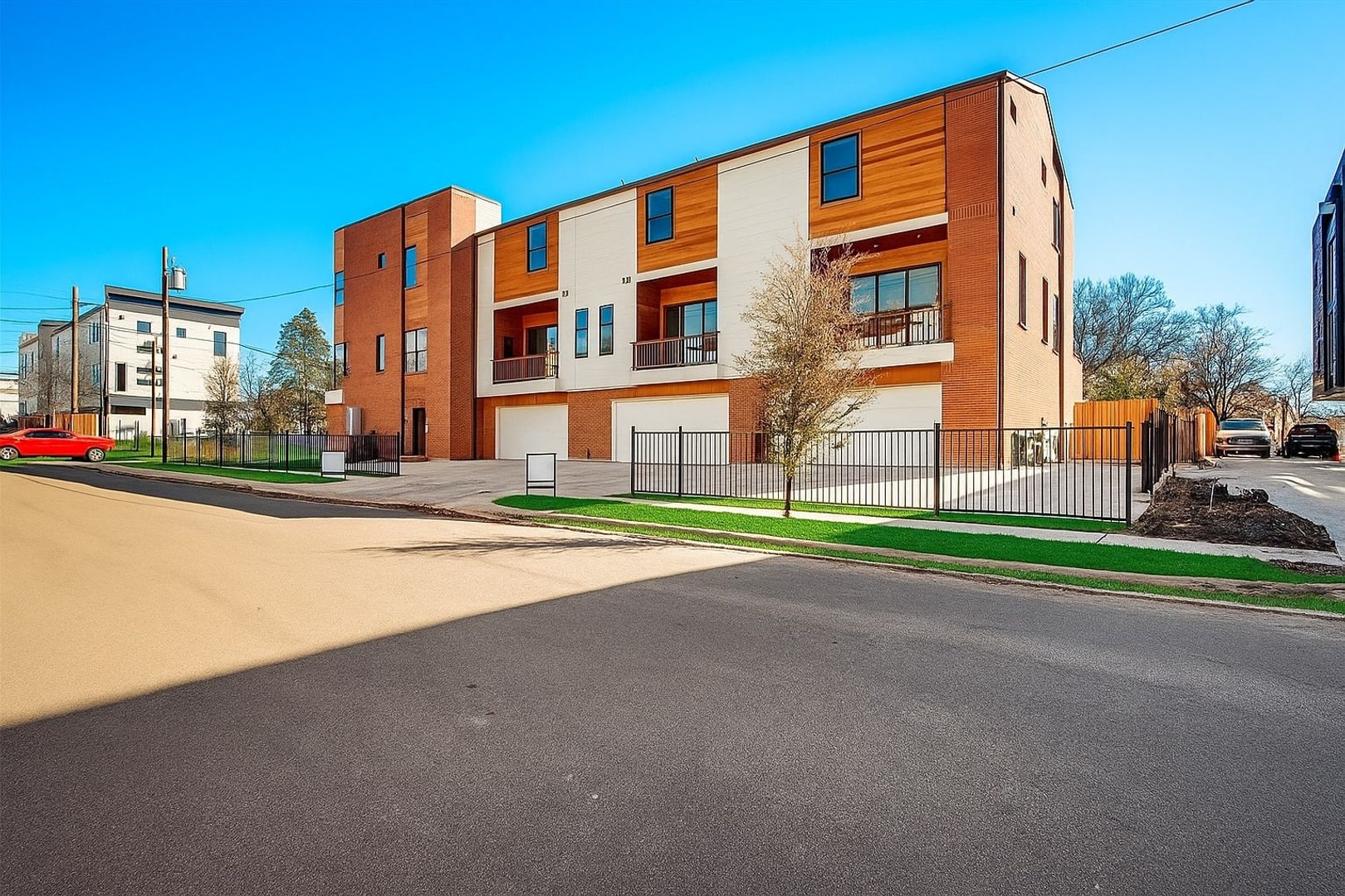 Dallas Townhome: 1931 N Prairie Ave #1