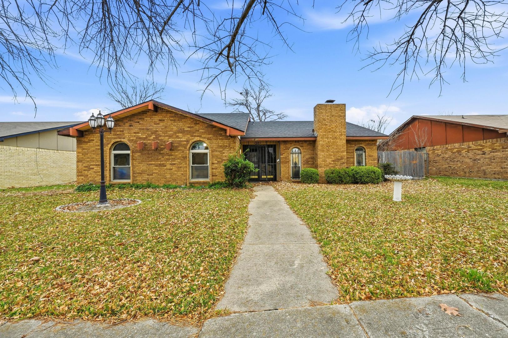 Grand Prairie House: 2102 Lewis Trl