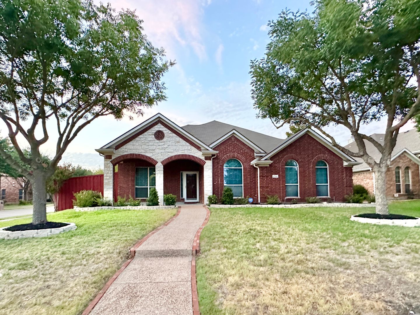 Frisco House: 9708 Grassland Dr