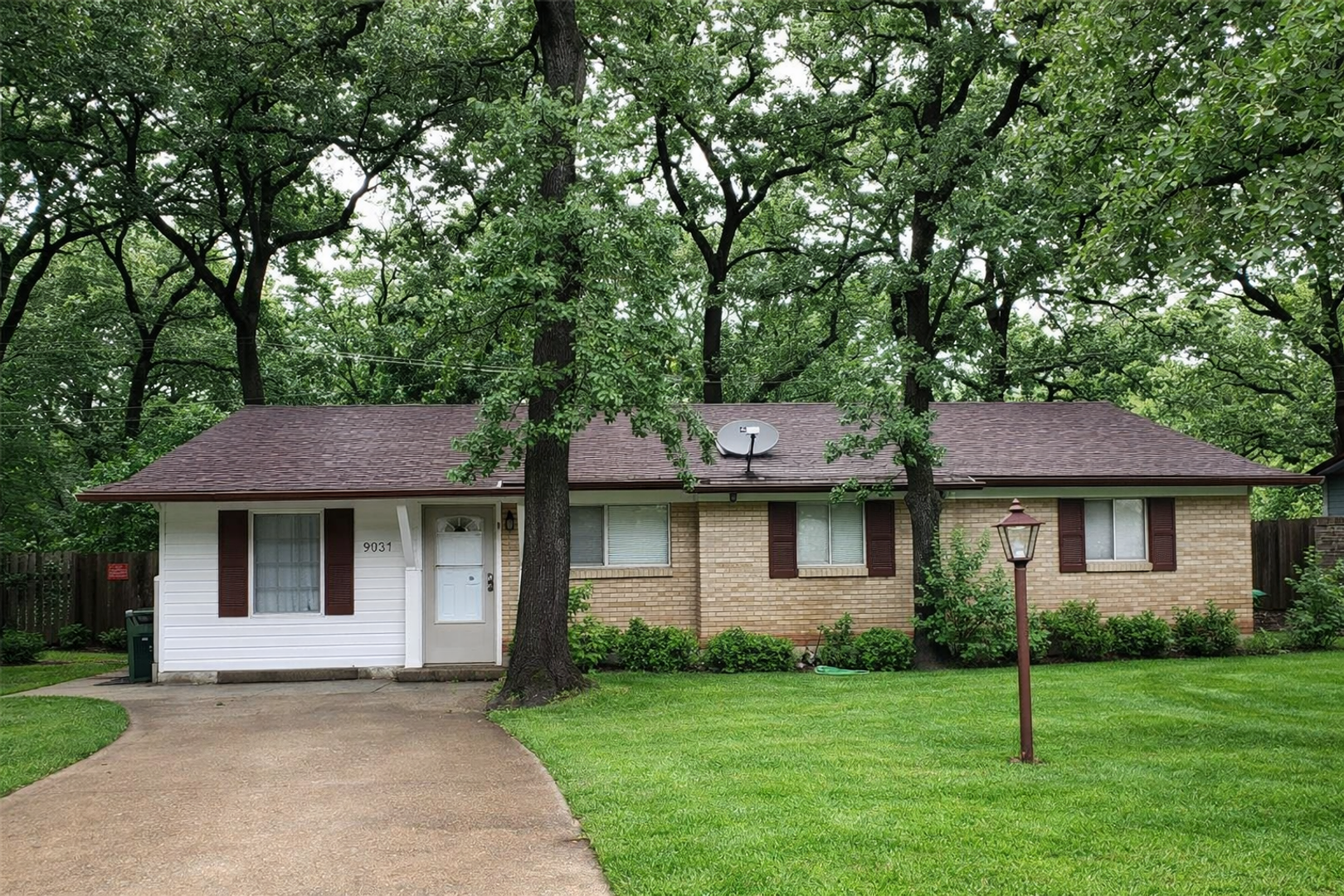 Arlington House: 1911 Mimosa Dr