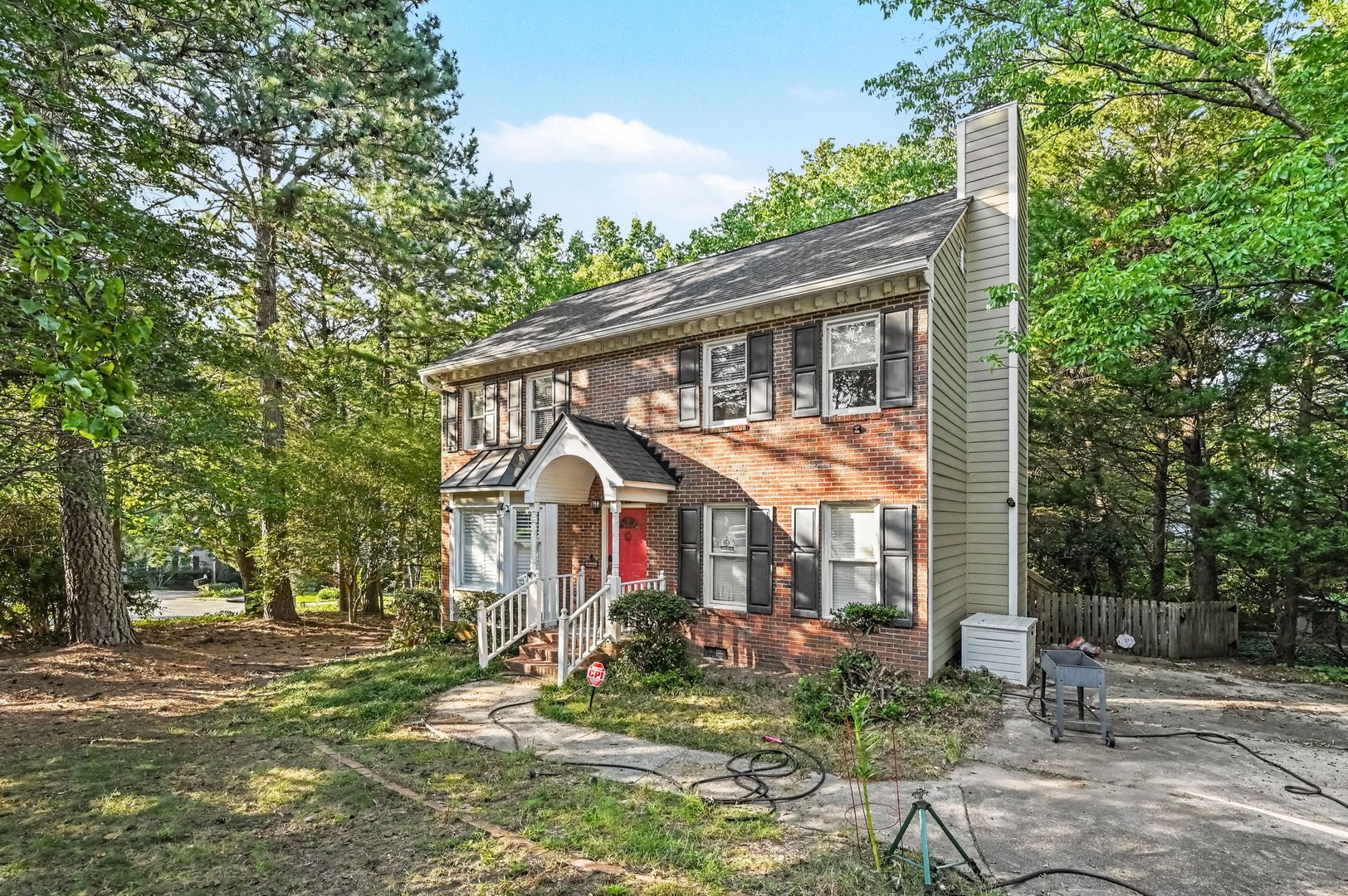 Durham House: 2 Hitching Rack Ct