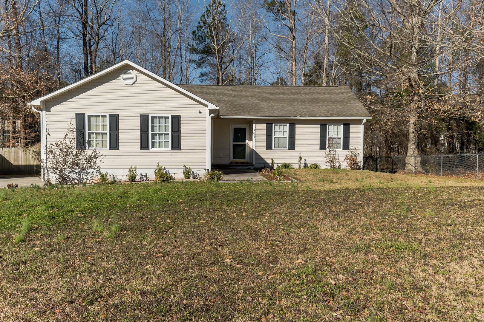 Jacksonville House: 106 Waterfall Dr