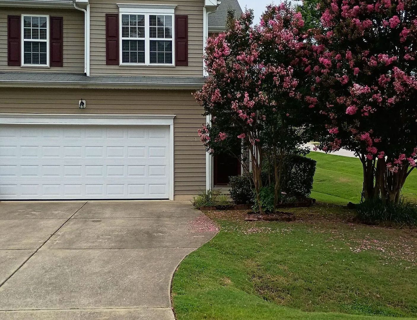 Clayton House: 524 Woodson Dr