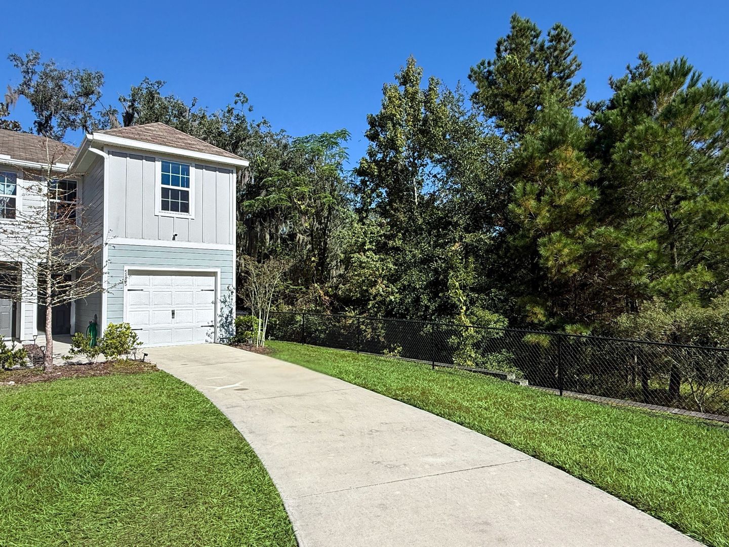 Jacksonville House: 5885 Creekside Crossing Drive