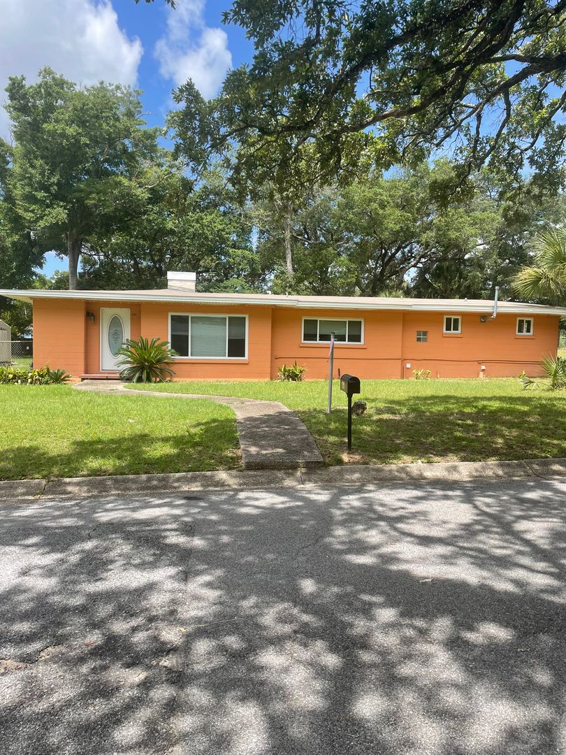 Pensacola House: 291 N K Street.
