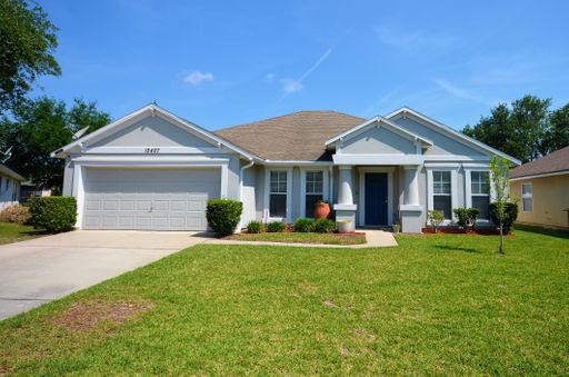 Spectacular 4/2 SMART home with lawn care! – photo 1
