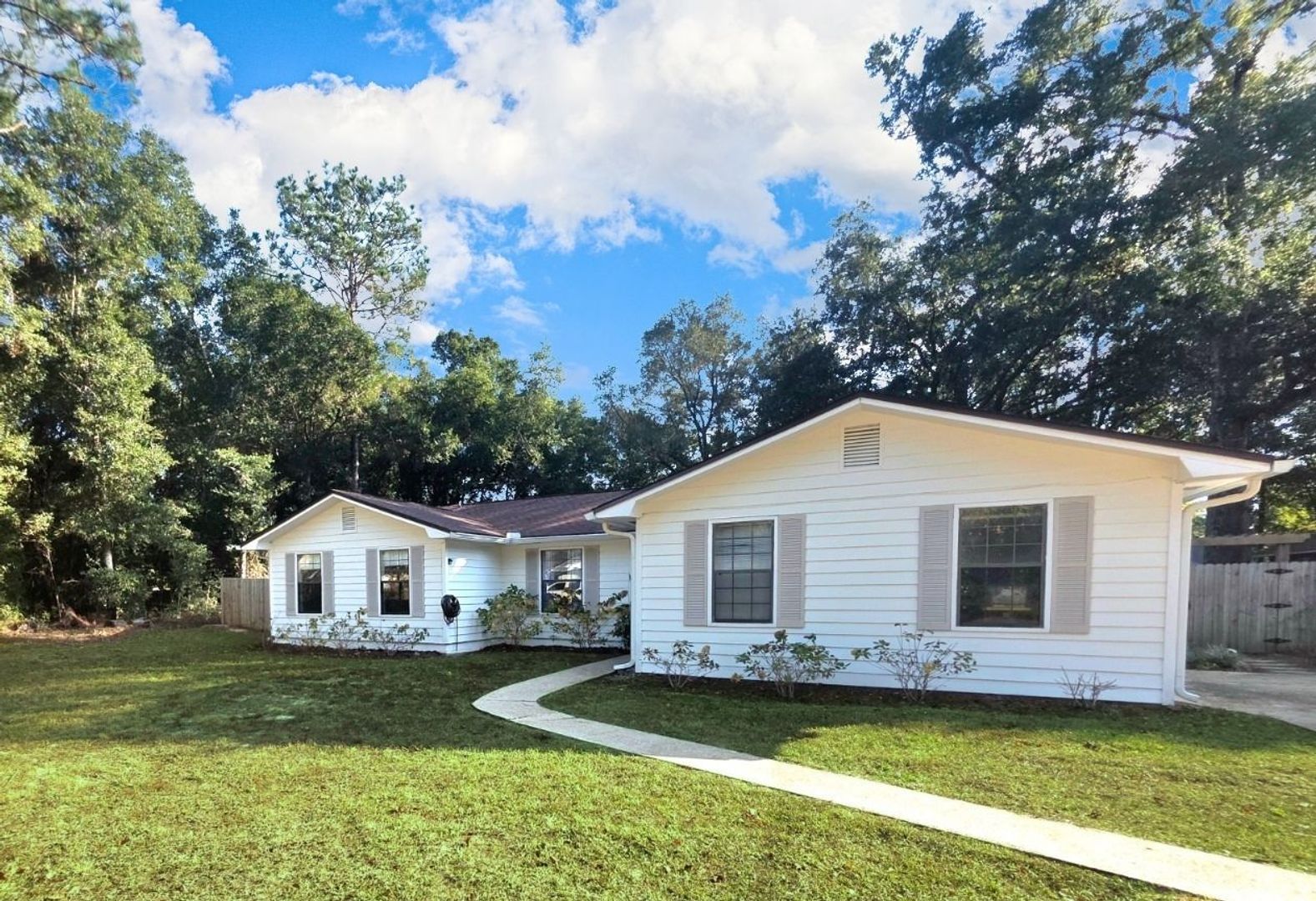 Milton House: 5949 Rolling Greens Drive