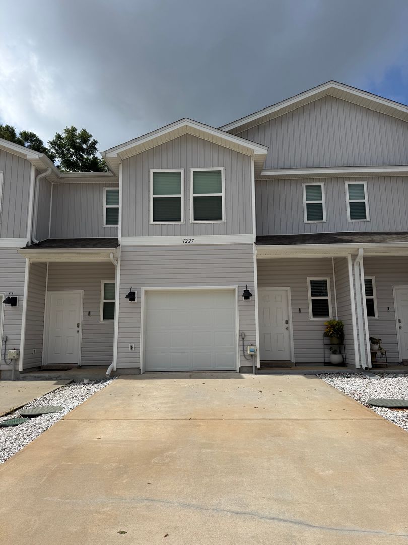 Pensacola House: 1227 Fairchild Village Dr
