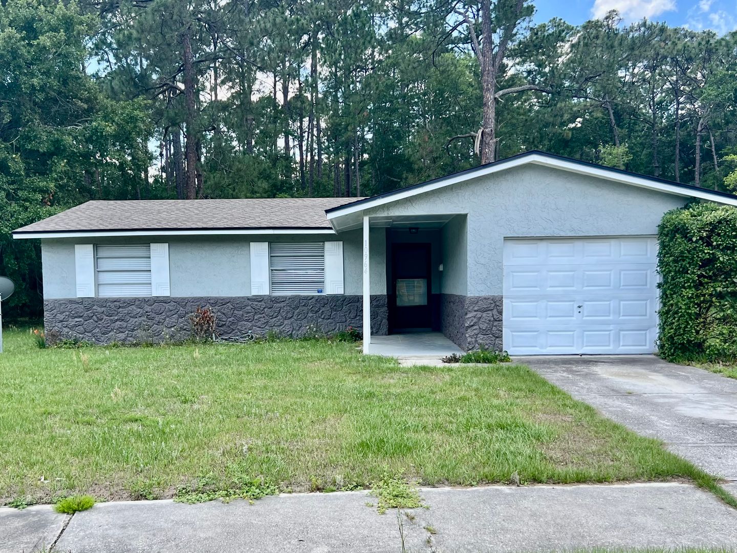 Jacksonville House: 10964 Bacall Rd. W.