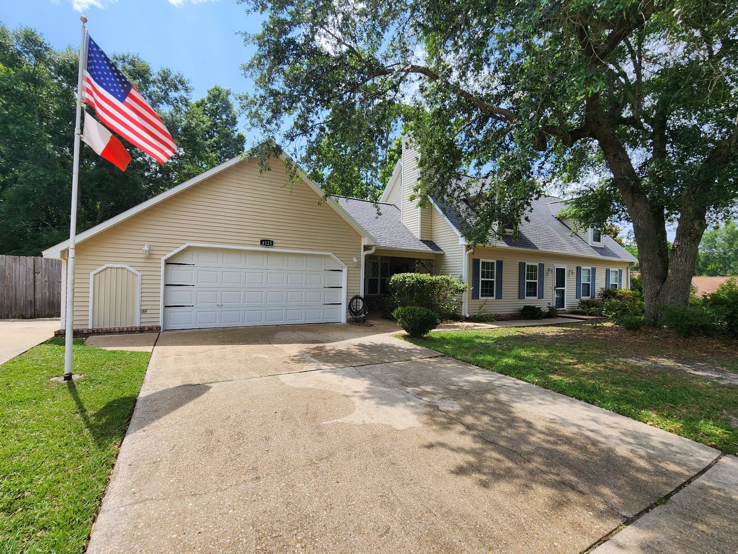 Pensacola House: 4525 Baybrook Dr
