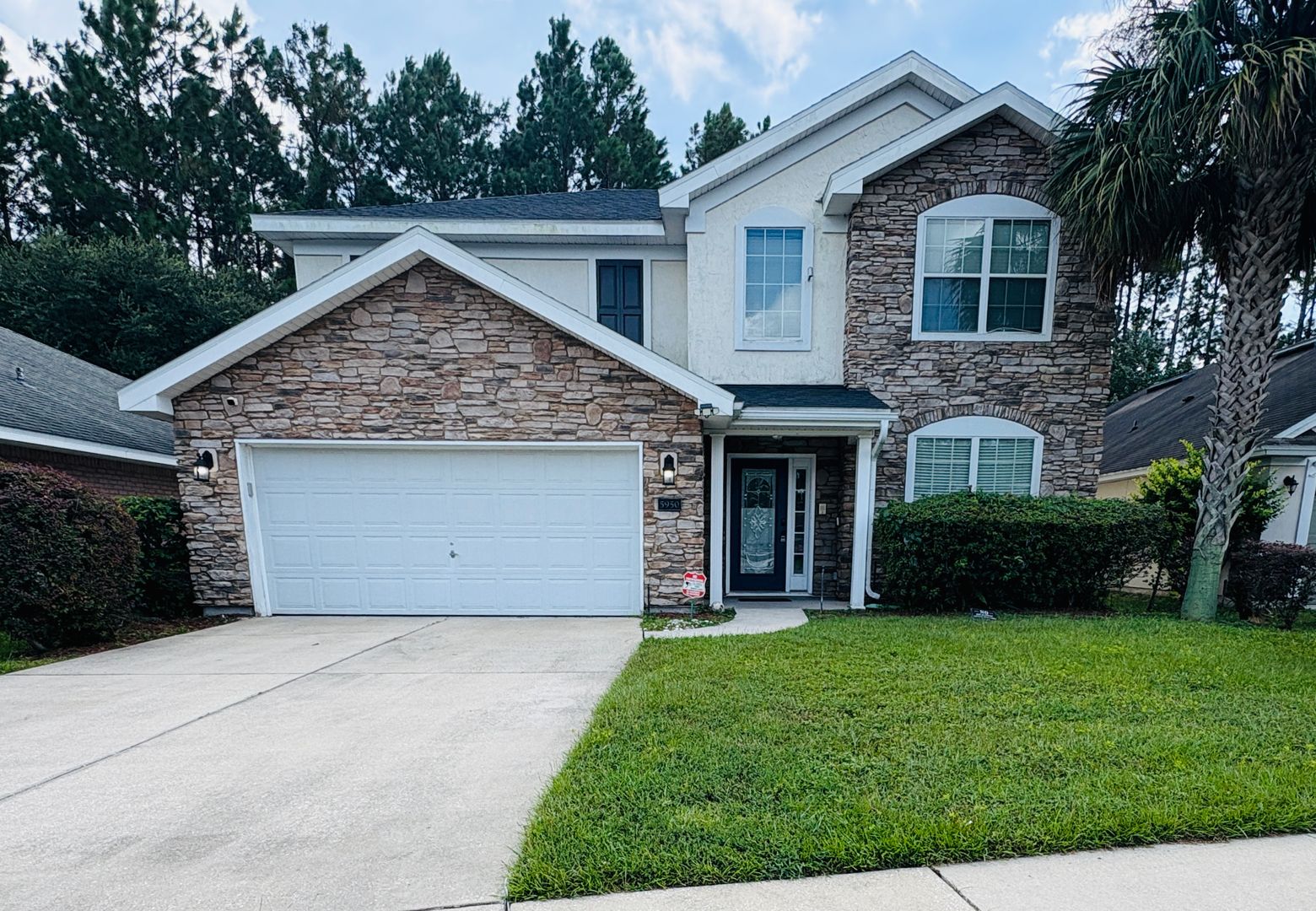 Jacksonville House: 5950 Round Table Rd