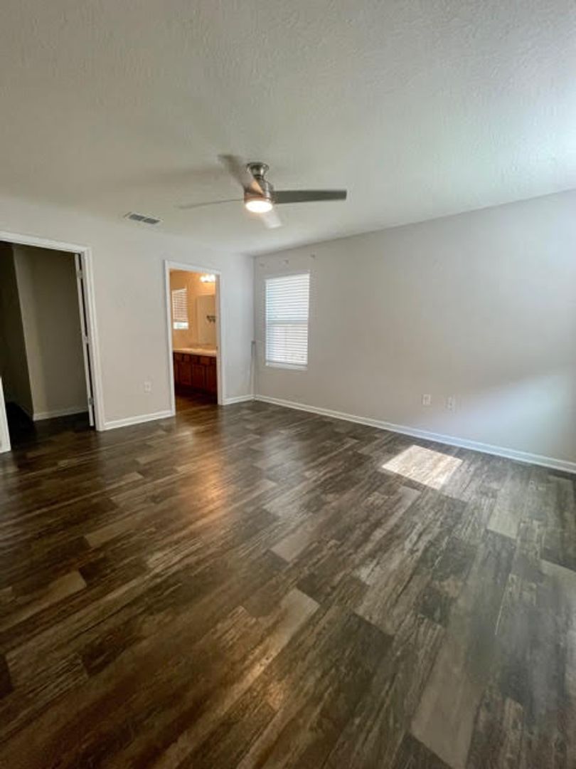 Jacksonville House: 2399 Sotterley Lane