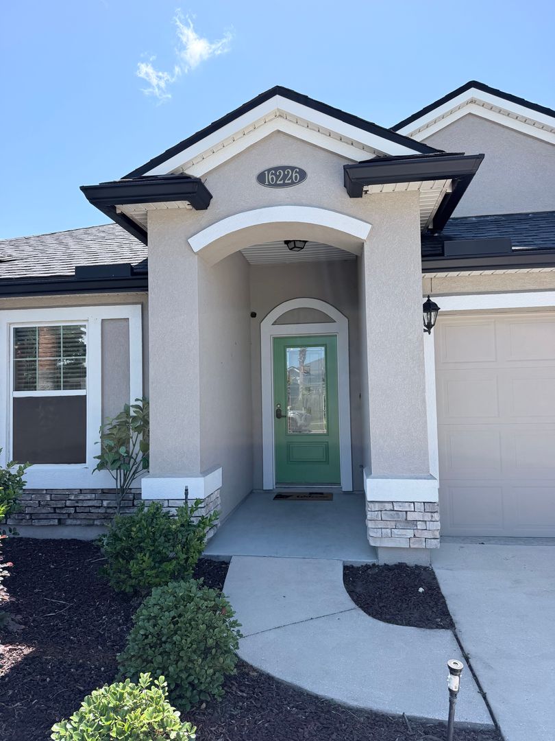 Jacksonville House: 16226 Stanis Court