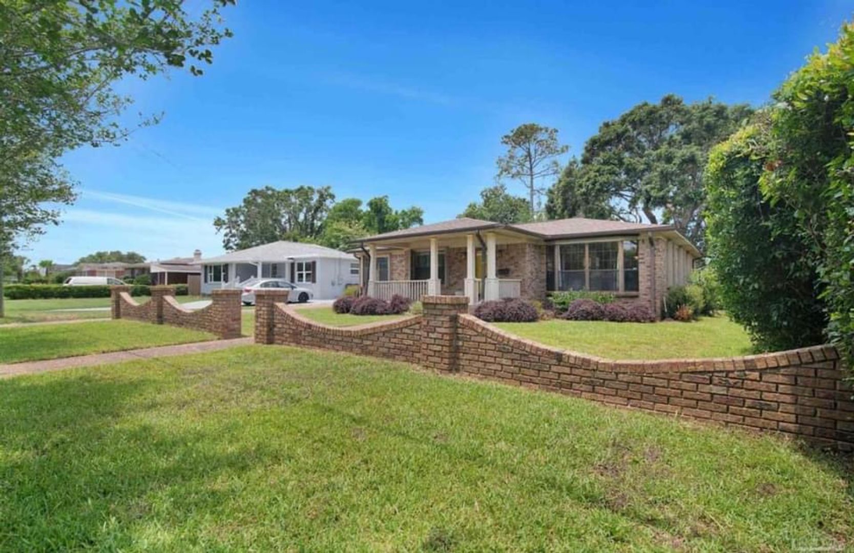 Pensacola House: 1660 E. Hayes St