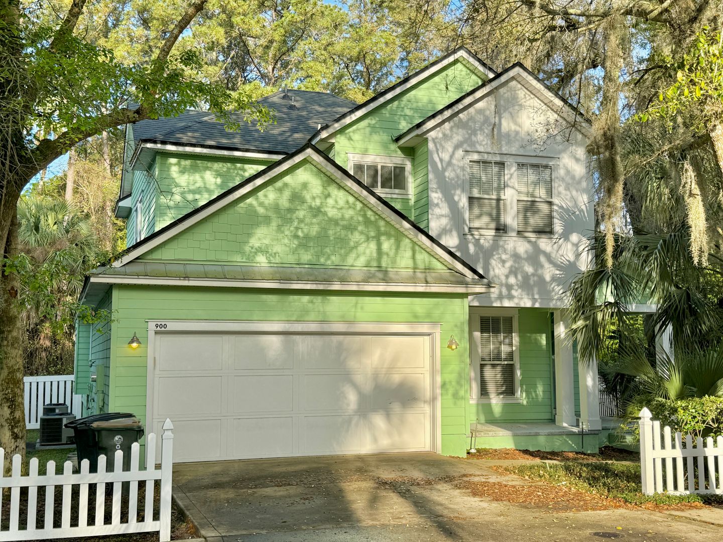 Jacksonville House: 900 Paradise Lane