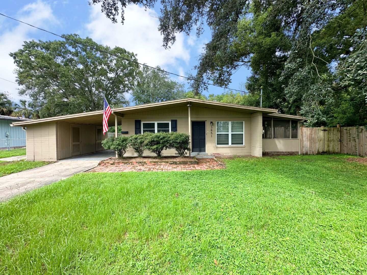 Jacksonville House: 3851 Ponce De Leon Ave