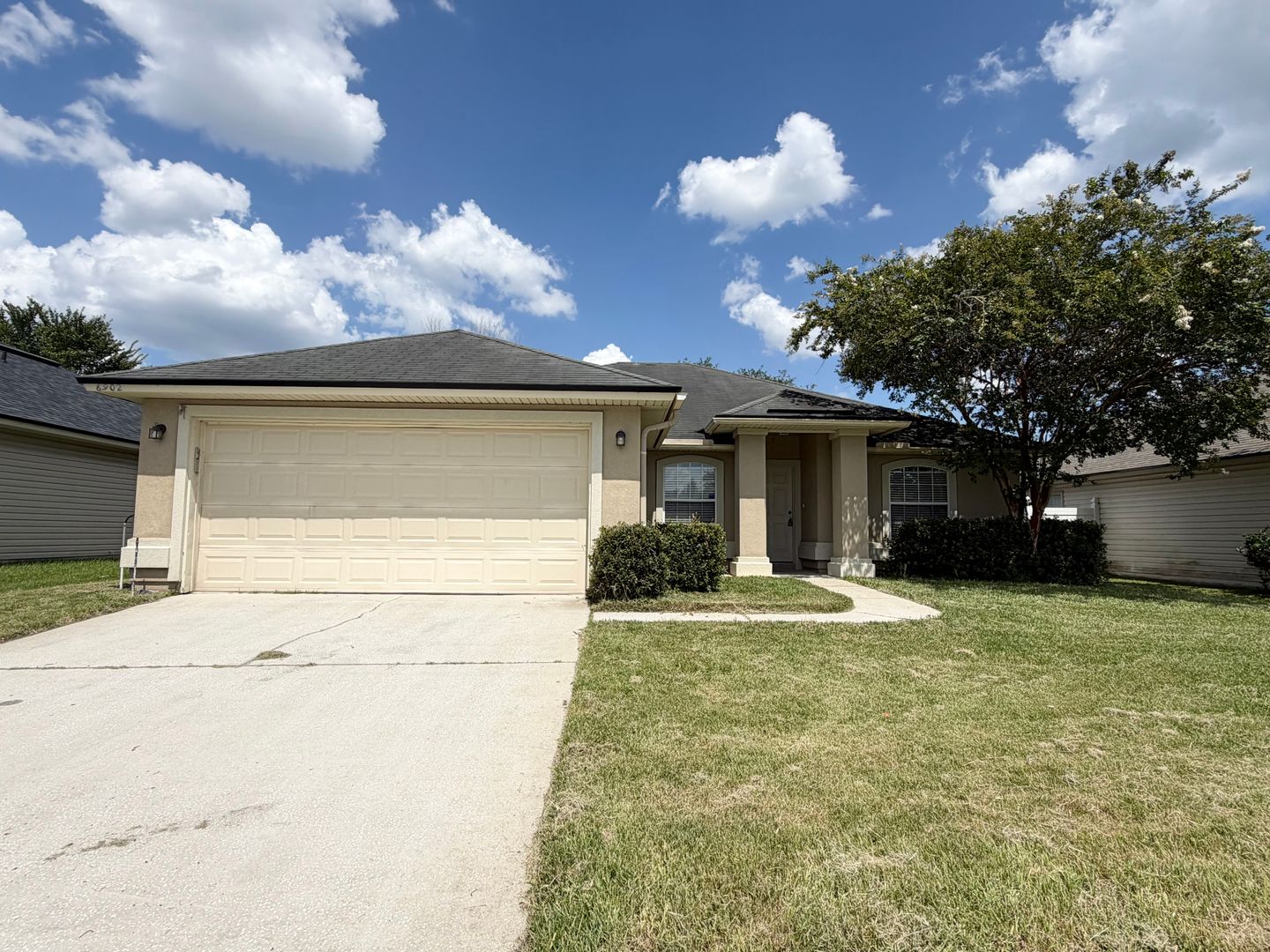 Jacksonville House: 6902 Southern Oaks Drive