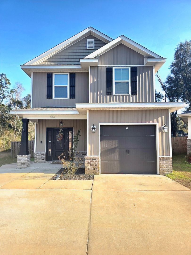 Pensacola House: 876 Smiley Cir