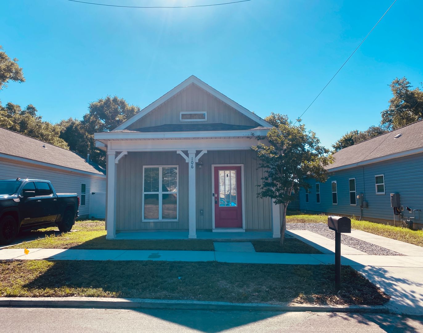 Pensacola House: 106 S G St