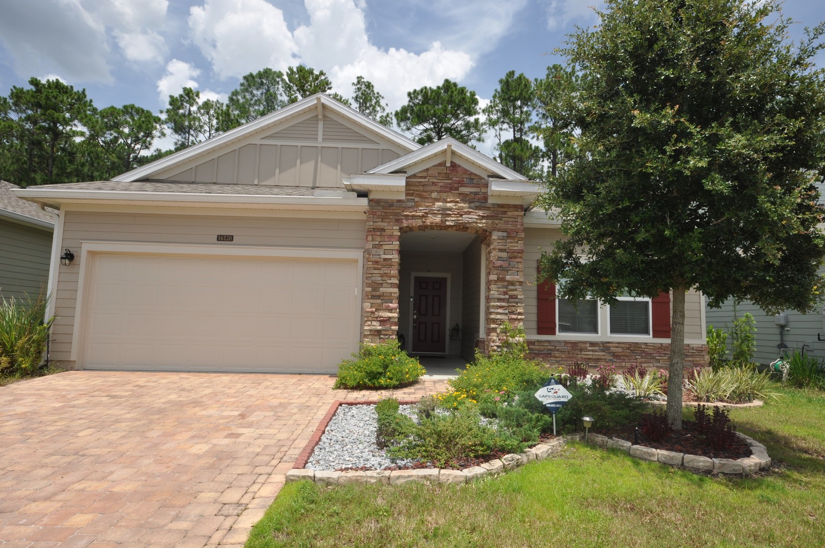 Jacksonville House: 16120 Blossom Lake Dr