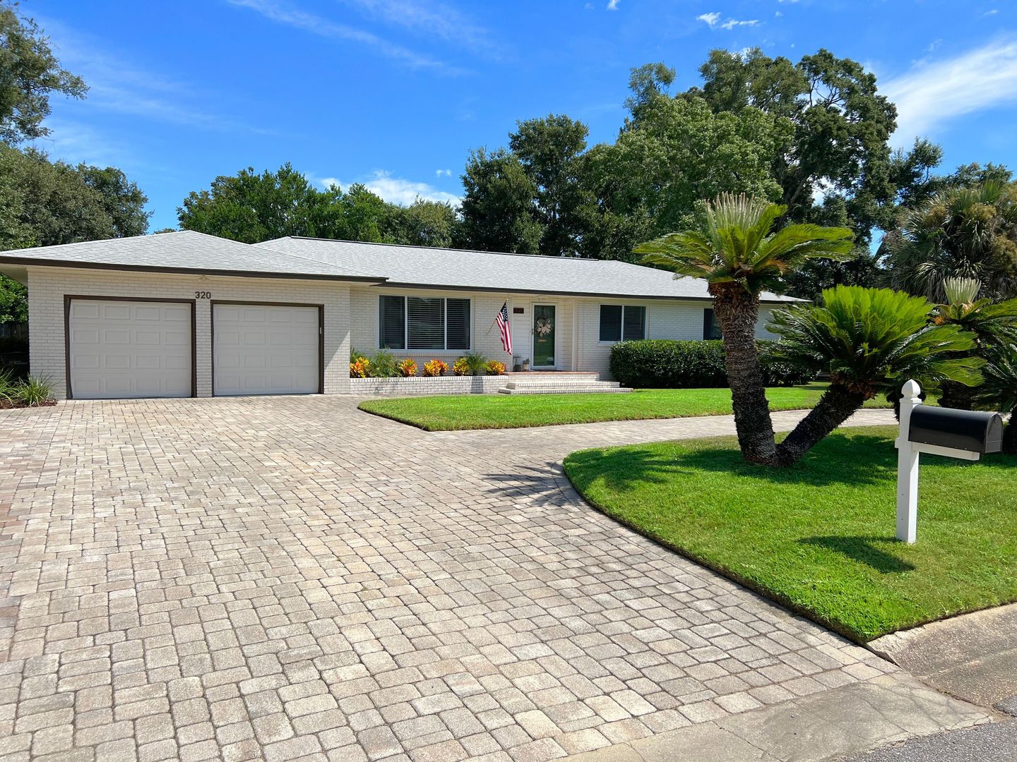 Pensacola House: 320 Gamarra Road