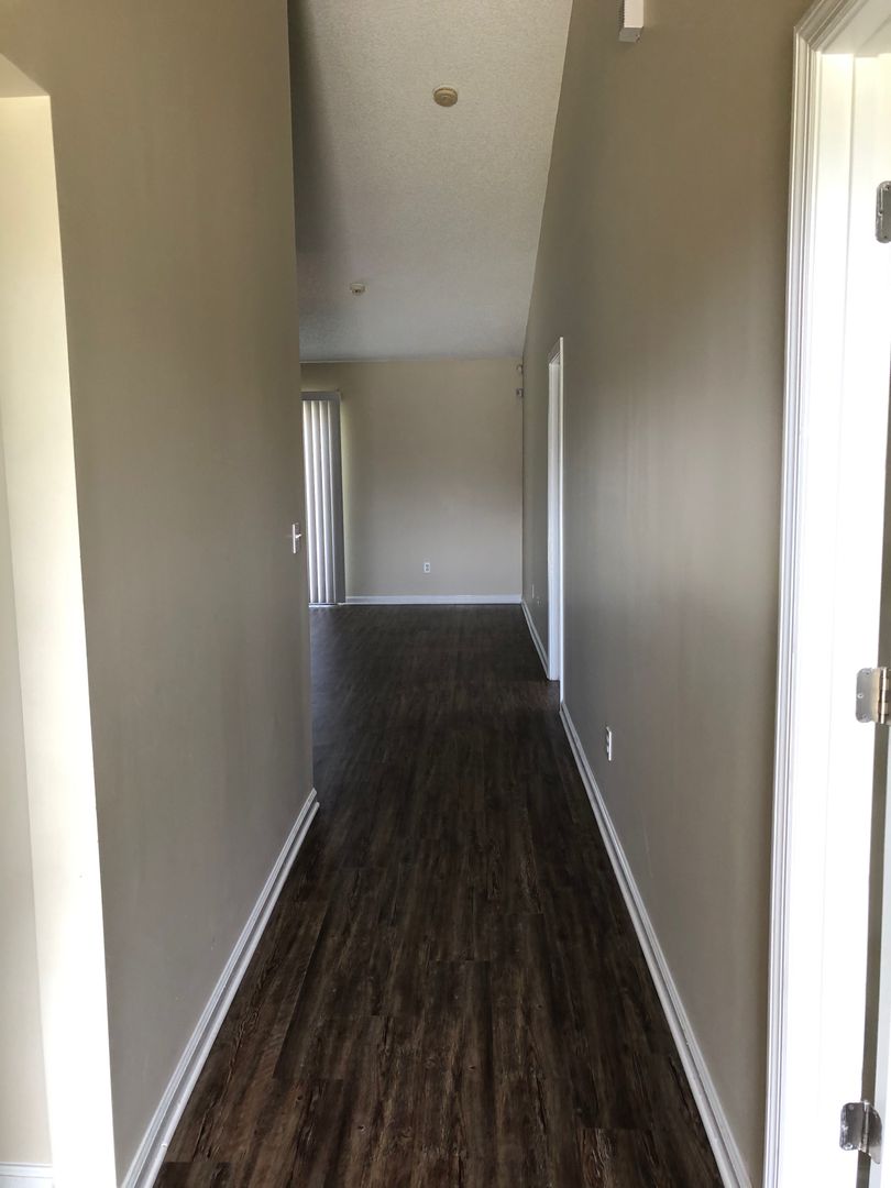 Jacksonville House: 6902 Southern Oaks Drive