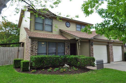 Spacious Duplex for Lease in Prime Location! – photo 1