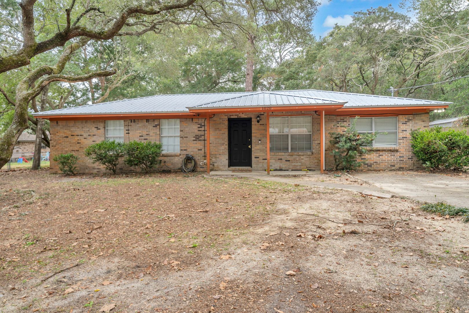 MARY ESTHER House: 1020 PINETREE ROAD