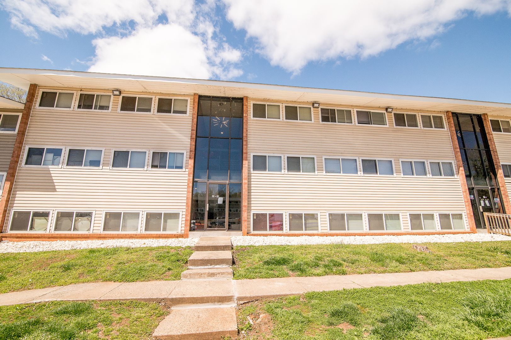 Lynchburg Apartment: 2075 Langhorne Road