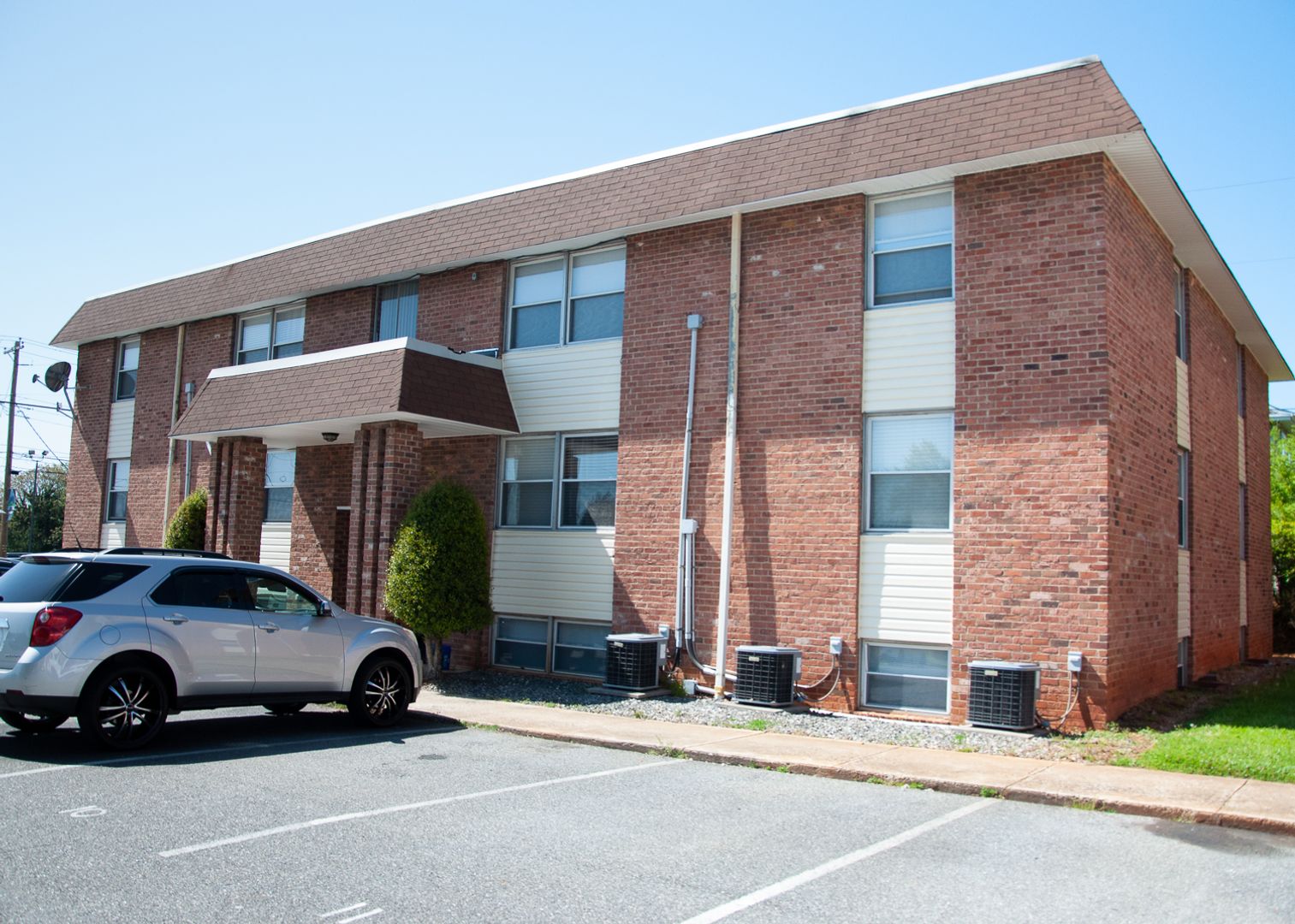 Madison Heights Apartment: 4993 S Amherst Hwy