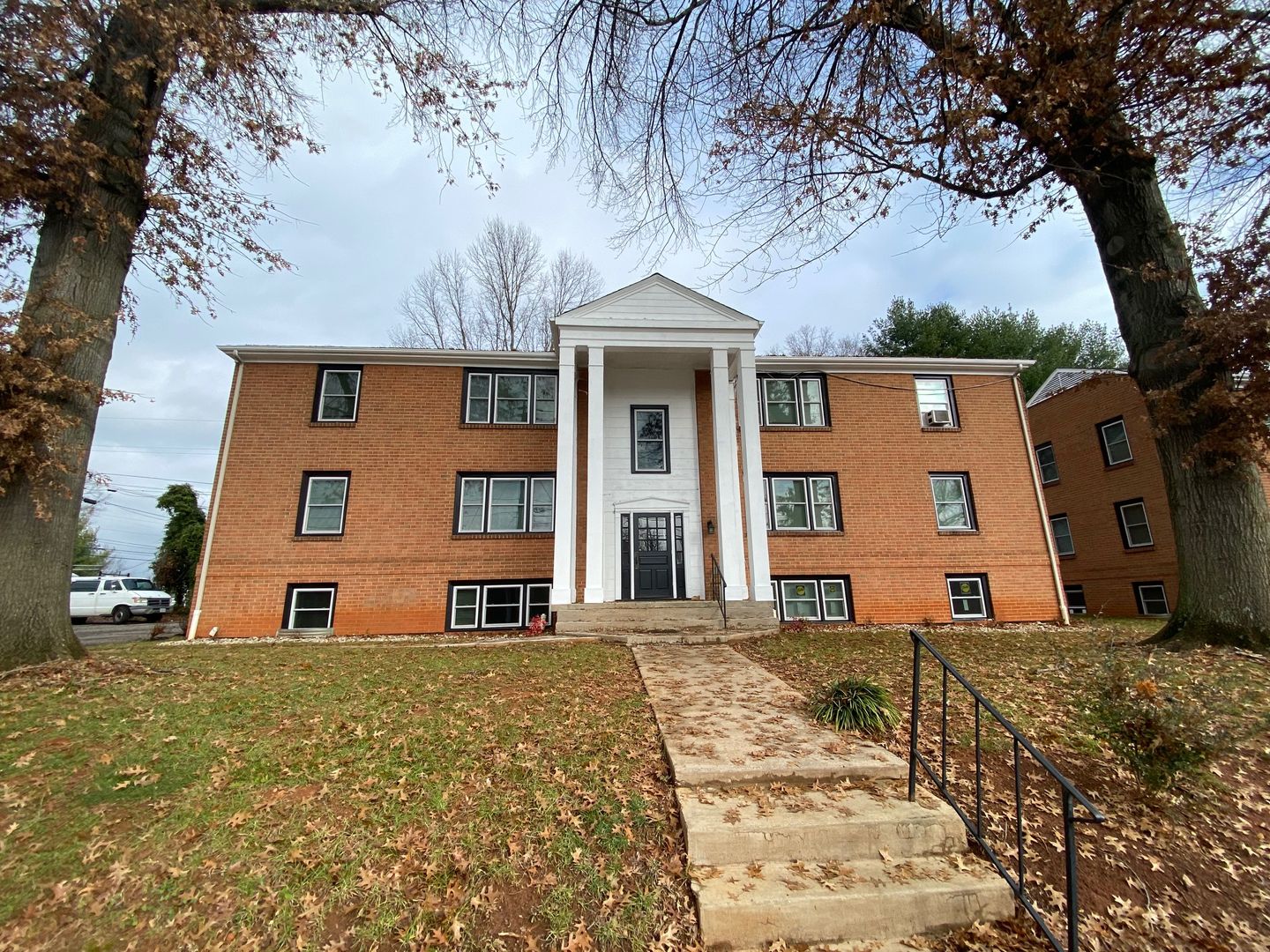 Lynchburg Apartment: 1200 Liggates Road