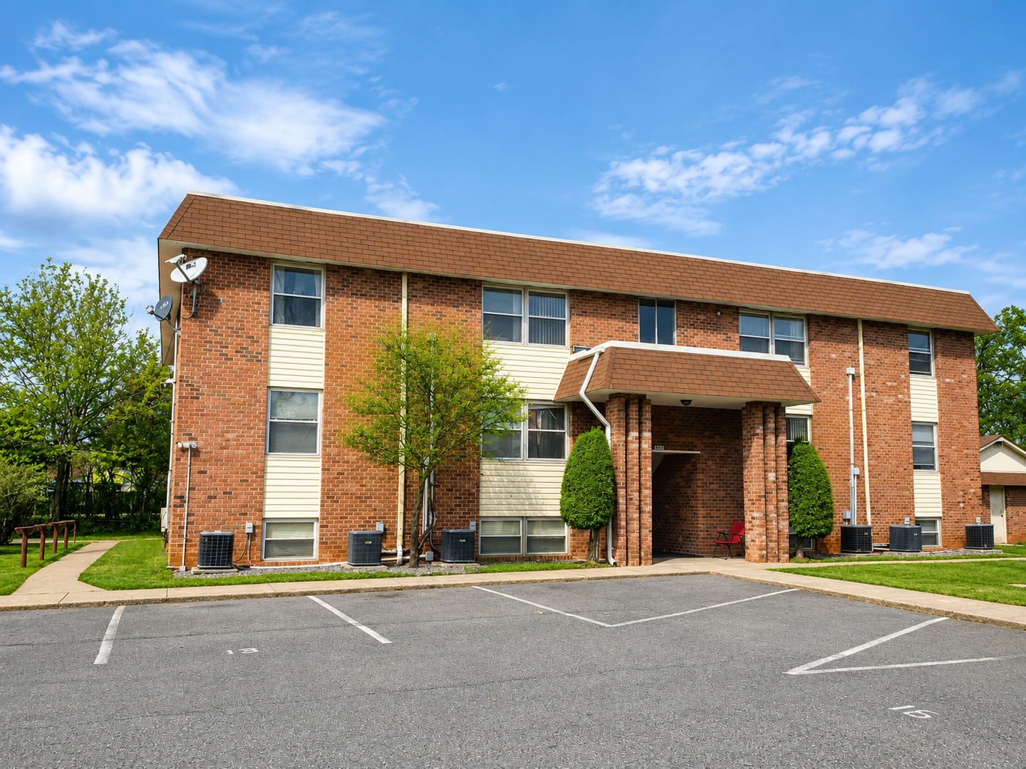 Madison Heights Apartment: 4993 S Amherst Hwy