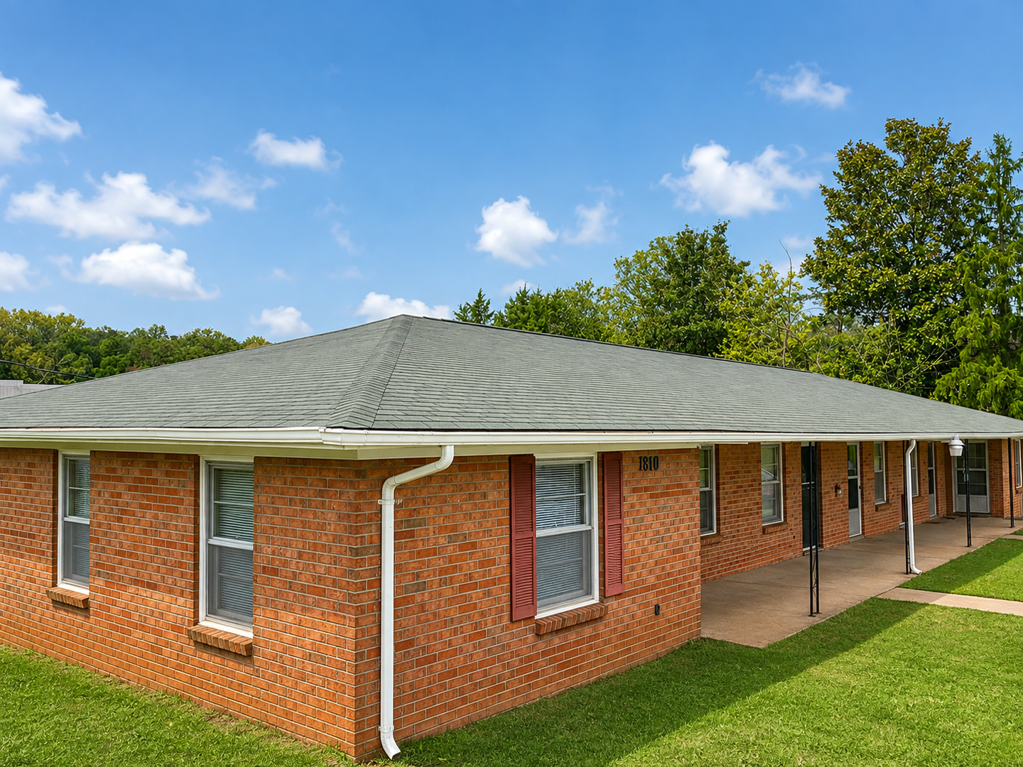 Altavista Apartment: 1300 Lola Avenue