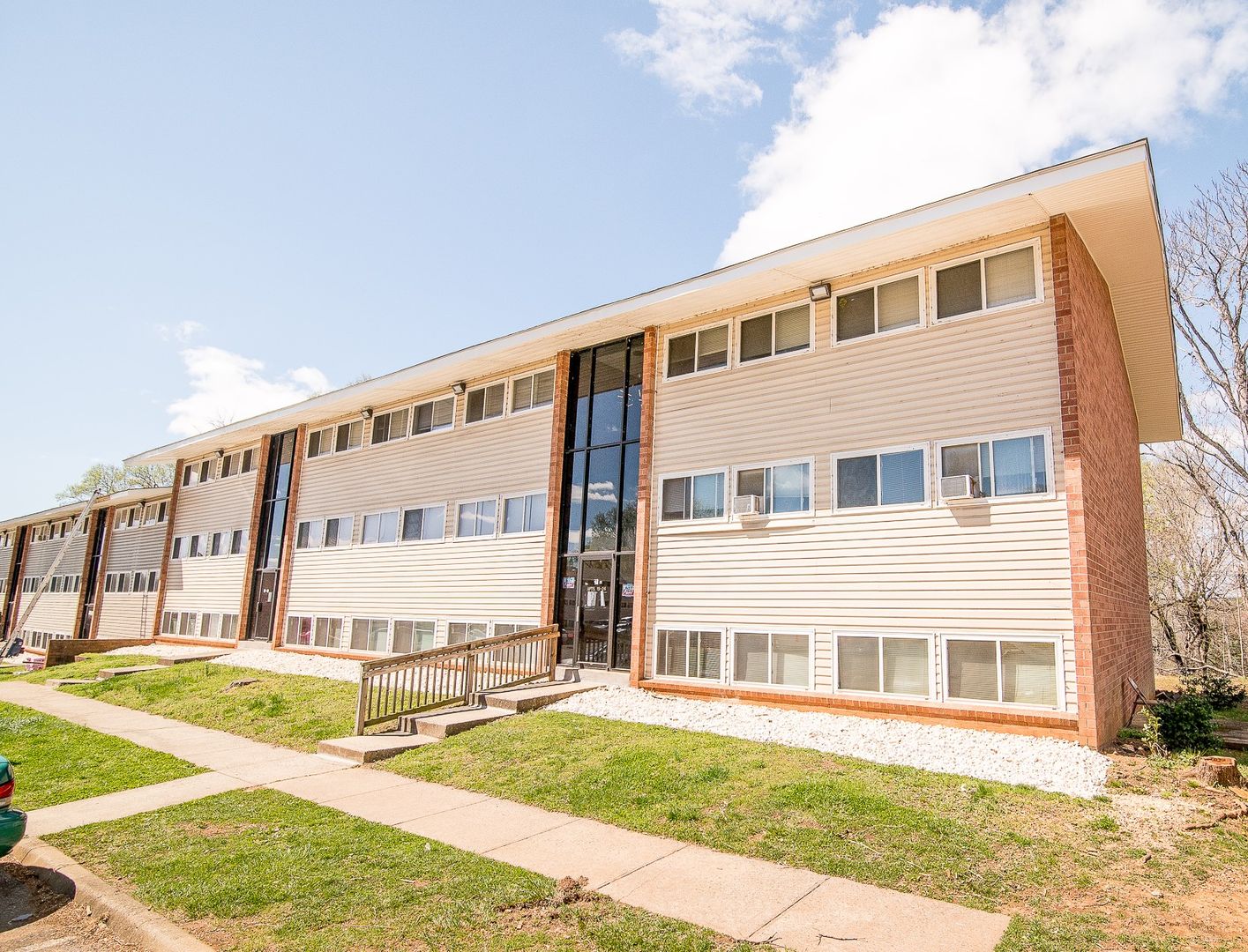 Lynchburg Apartment: 2075 Langhorne Road