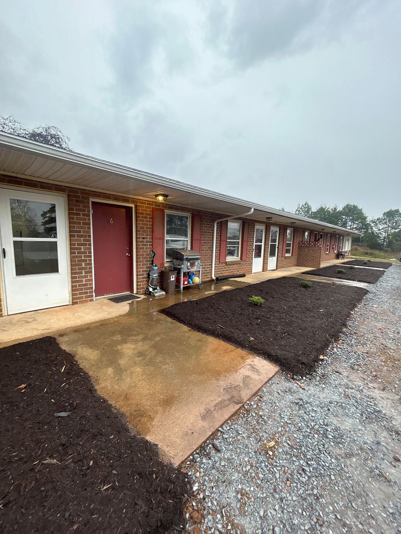 Gretna Apartment: 1280 W Gretna Rd