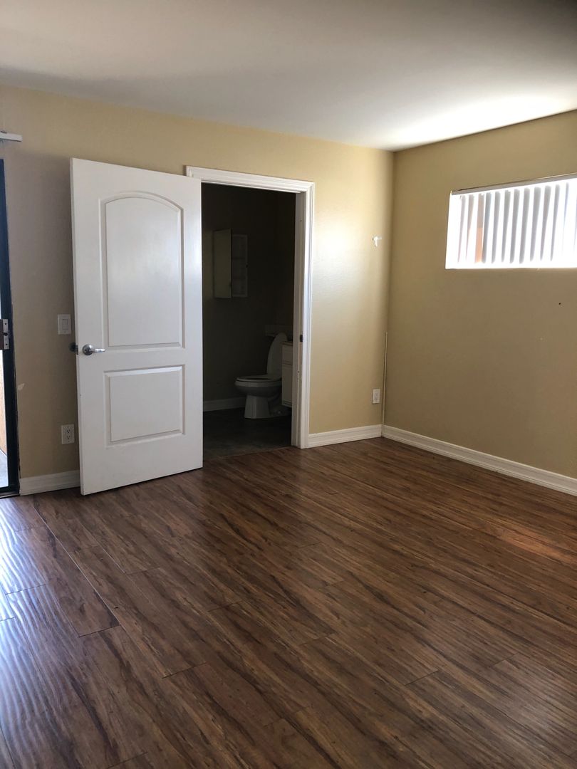 Long Beach Apartment: 4205 E. Anaheim St.