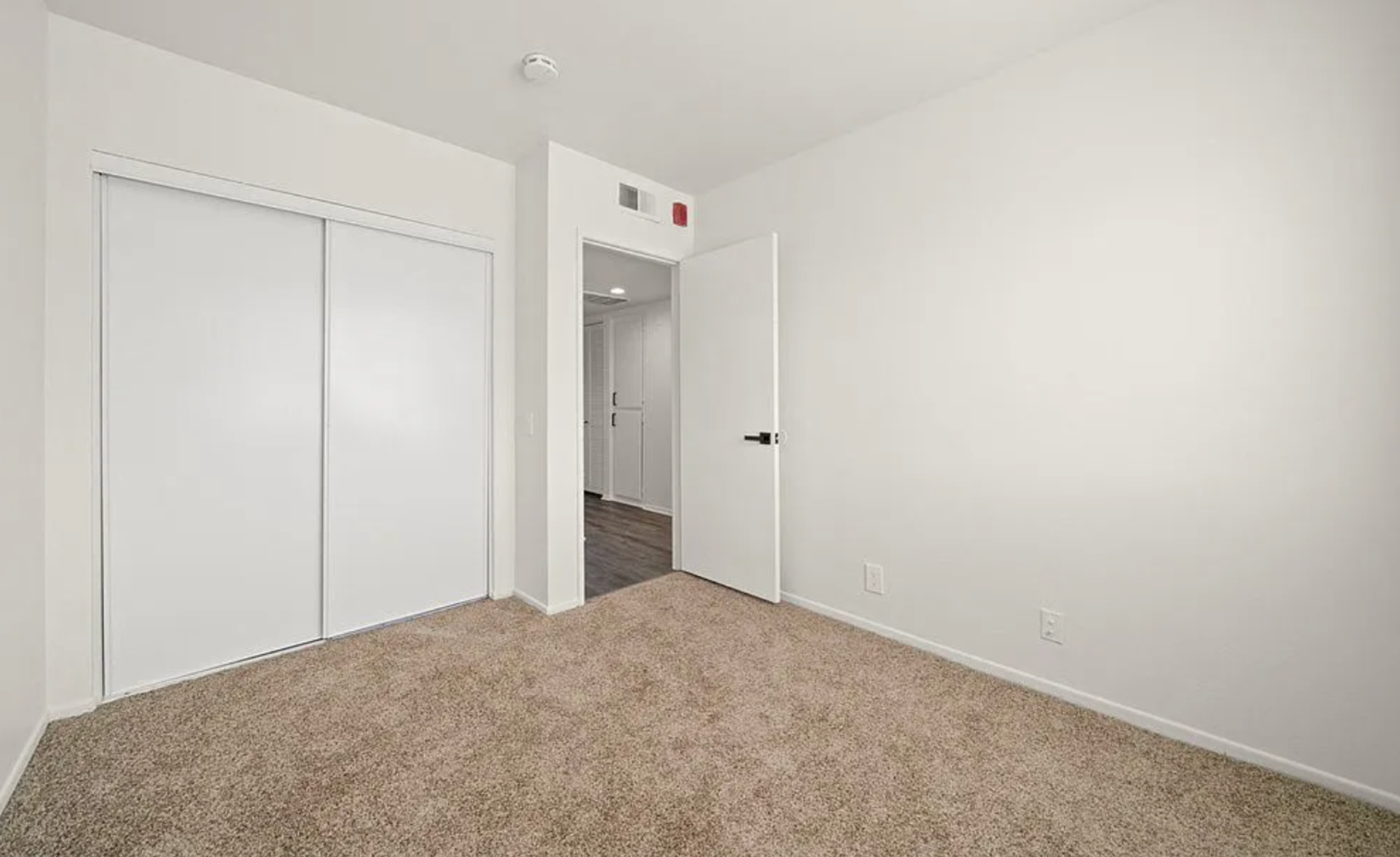 Sand Piper Apartments 6 of 9