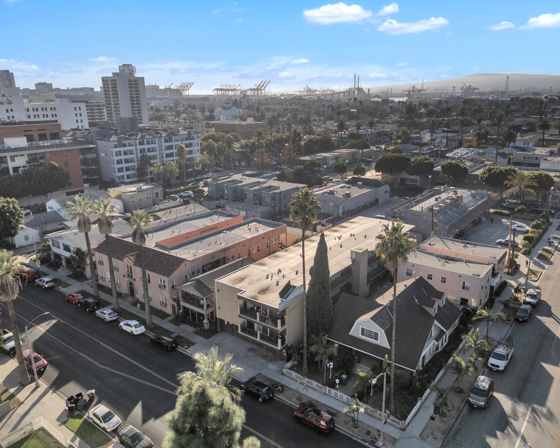 Long Beach Apartment: 945 Locust Ave