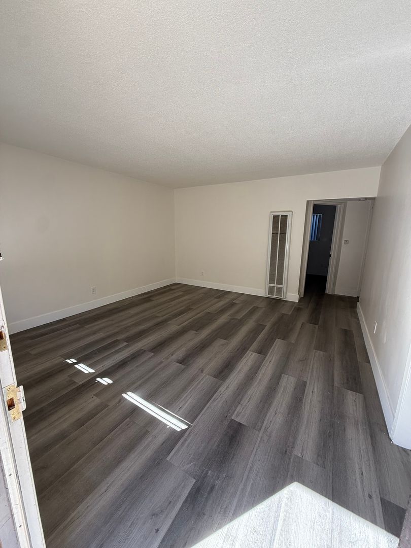 Anaheim Apartment: 111-115 N. East Street