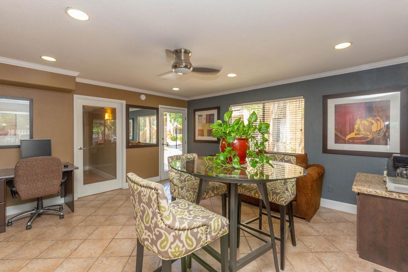 Mesa Apartment: 2940 E Broadway Road