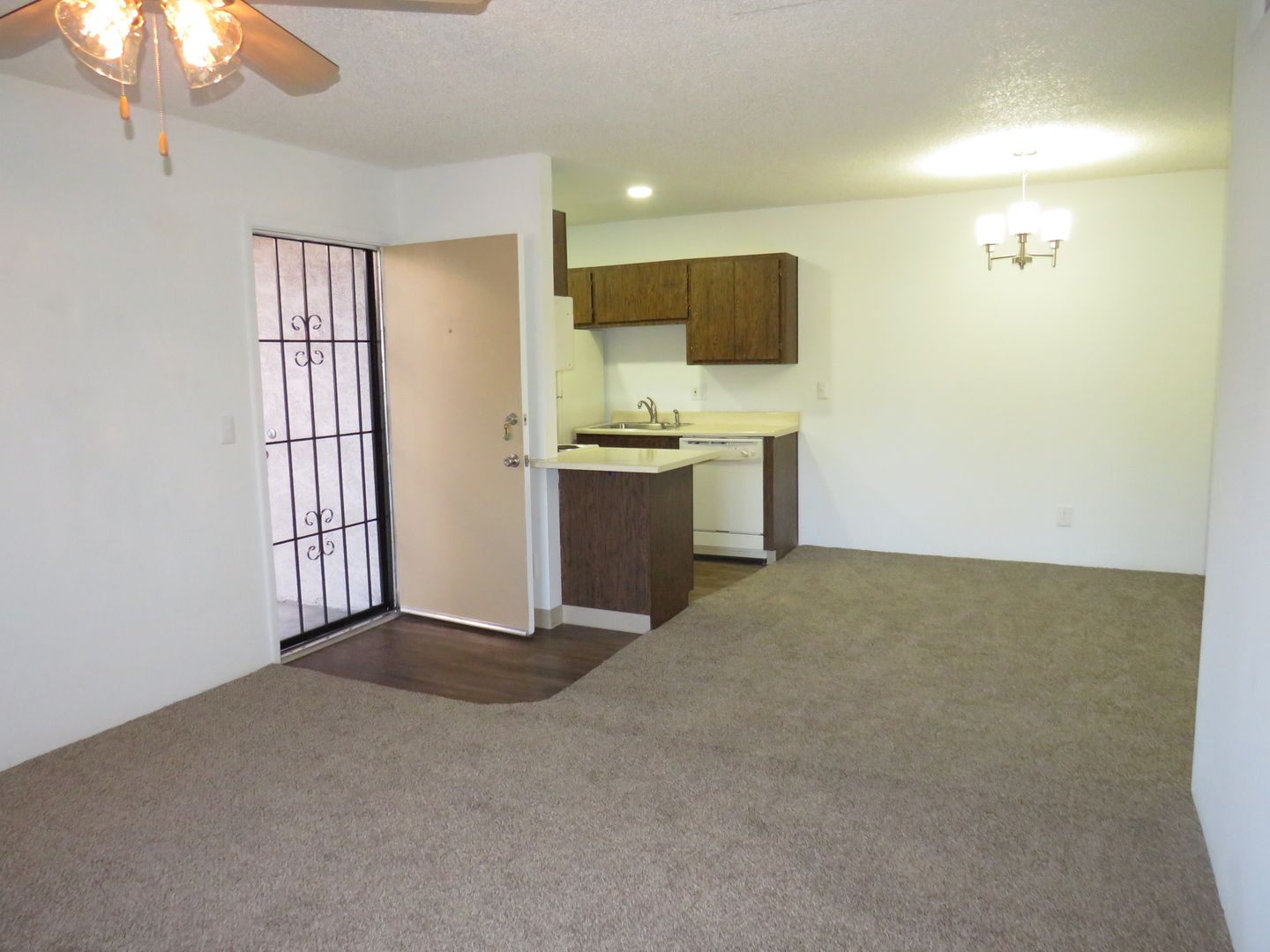 Tucson Apartment: 201 N. Wilmot Road