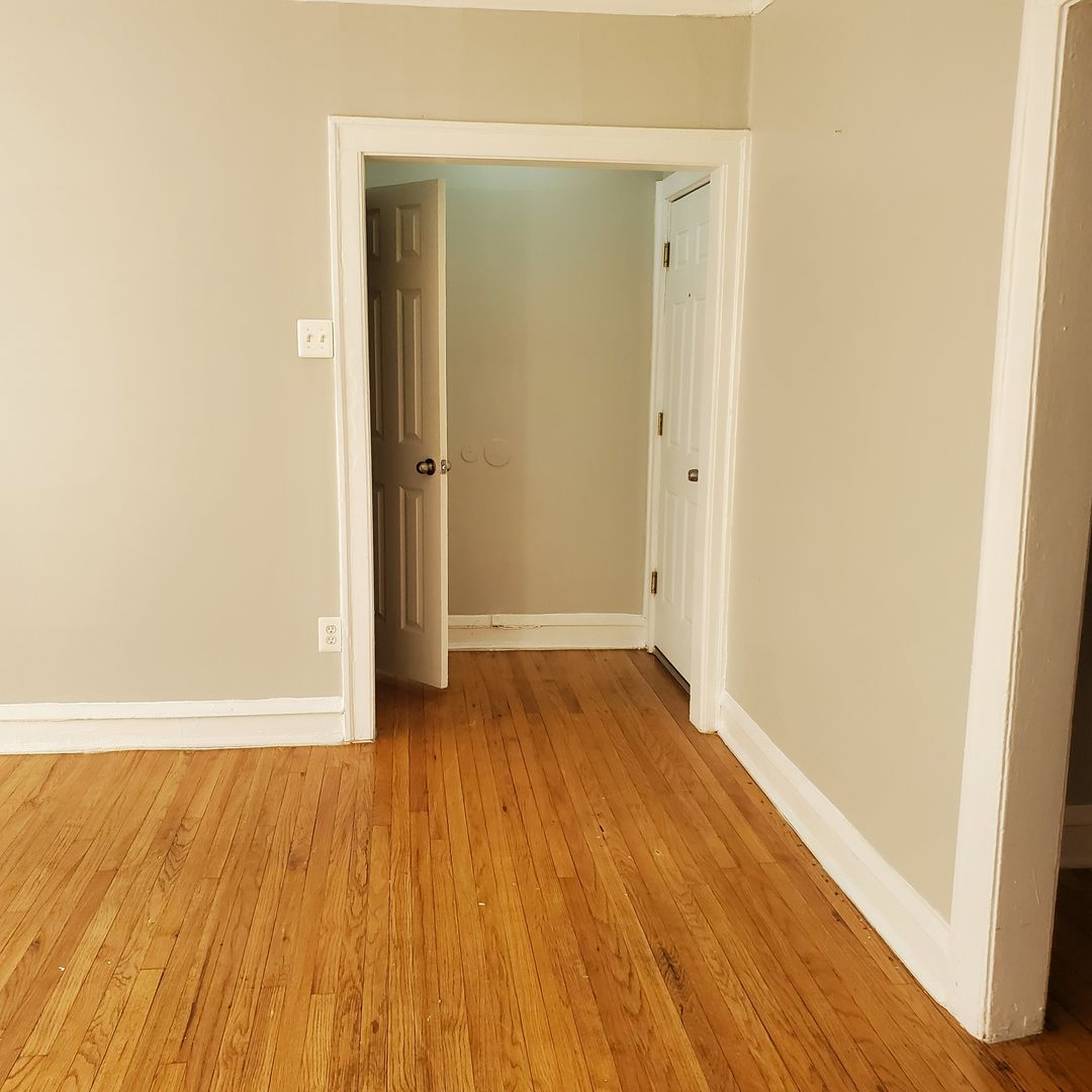 2418 East 77th St, Chicago, IL 60649