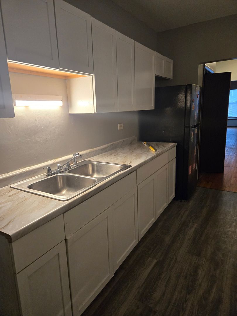 Chicago Apartment: 6801 S Clyde Ave.