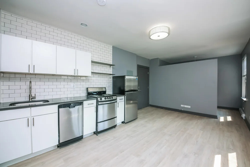 Junior 1BD/1BA Unit | Walking Distance to CTA Red Line & Montrose Beach - 106 – photo 1