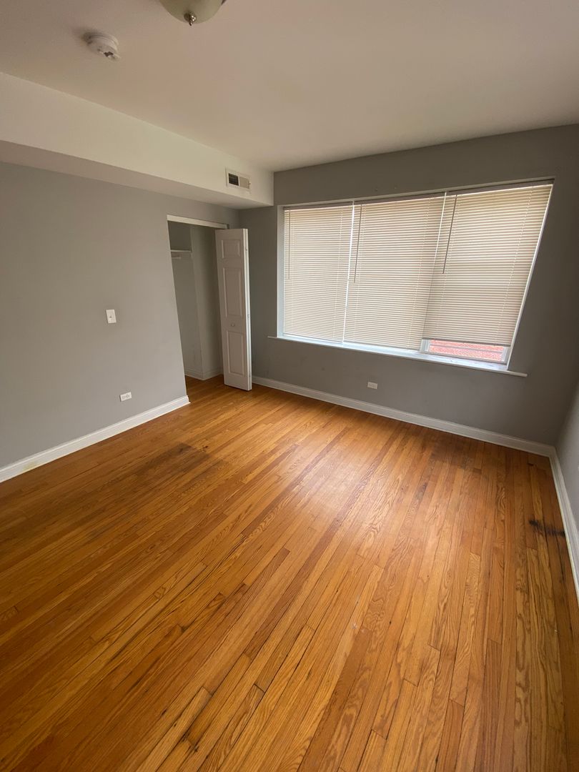 Chicago Apartment: 7200 S Woodlawn