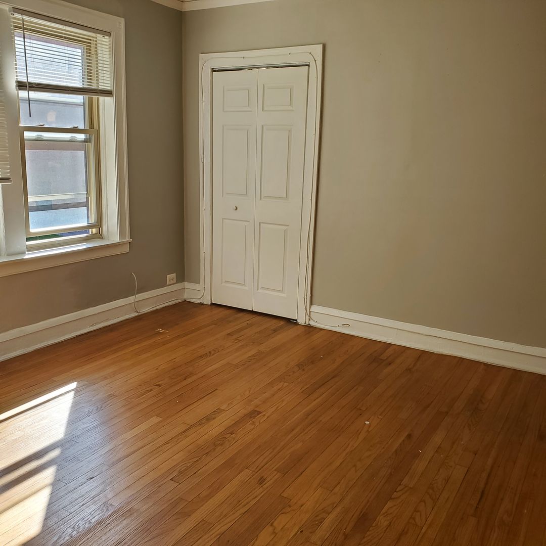 2418 East 77th St, Chicago, IL 60649