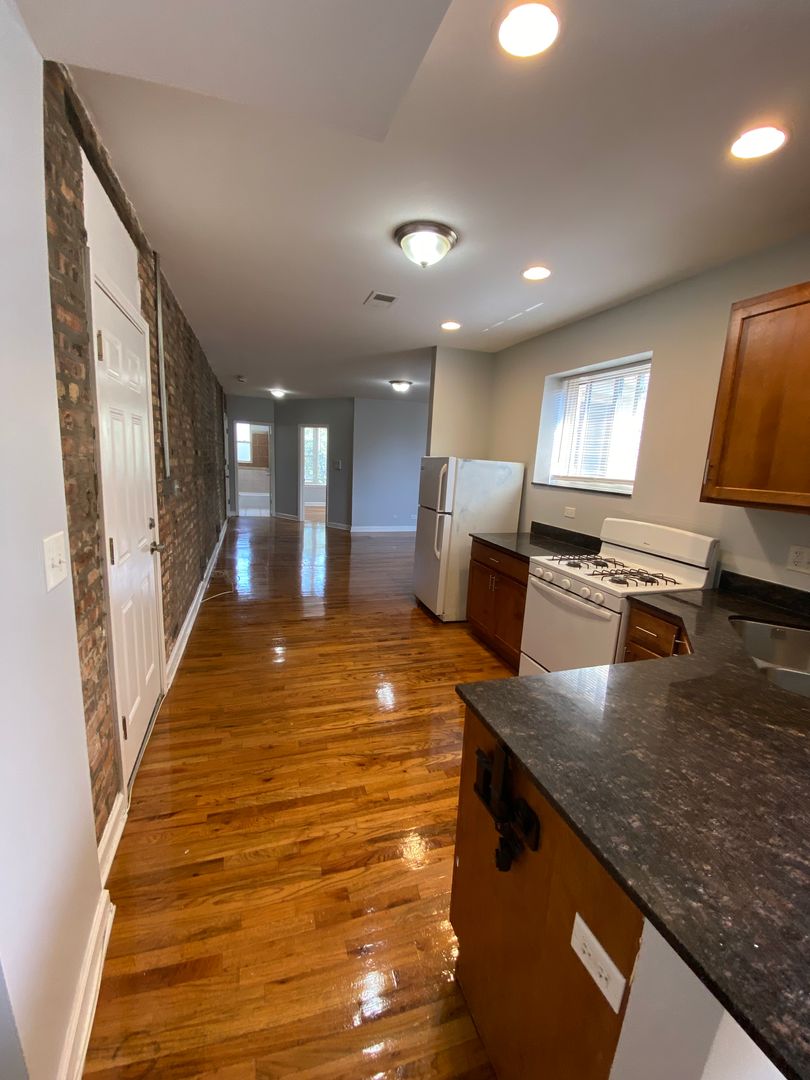 Chicago Apartment: 7000-08 S Chappel Ave.