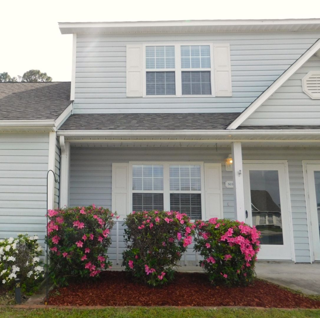 Newport Townhome: 503 Courtyard West
