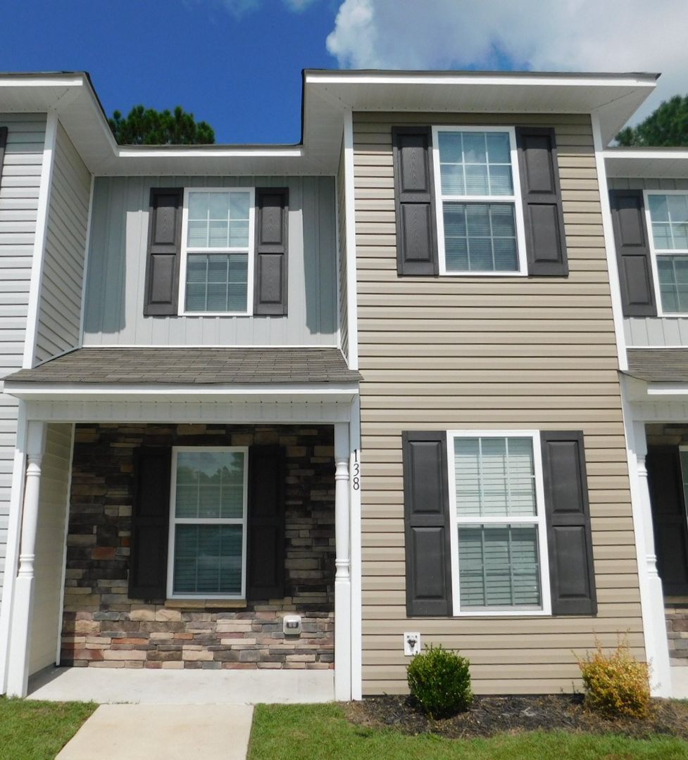 Havelock Townhome: 138 Heather Glen Cir