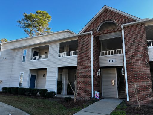Town home located in Greenville – photo 1